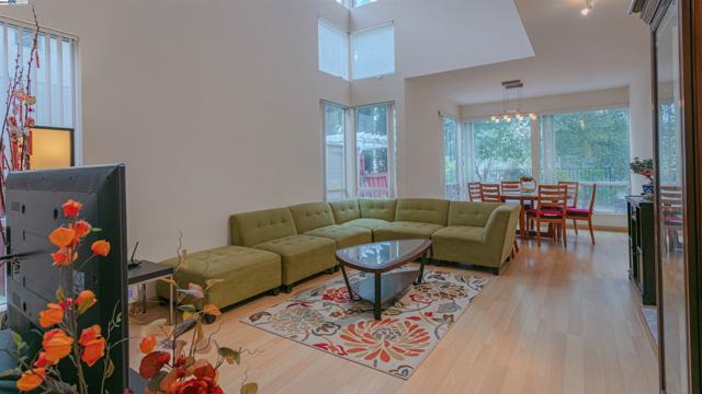 906 Vista Pointe Dr, San Ramon CA: https://media.crmls.org/mediaz/71e462f2-5925-4fbe-8d92-4350e43587e0.jpg