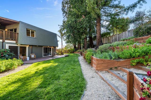 207 Driftwood Court, Aptos CA: https://media.crmls.org/mediaz/71e4c477-6468-4630-bb6f-838fb11f23bf.jpg