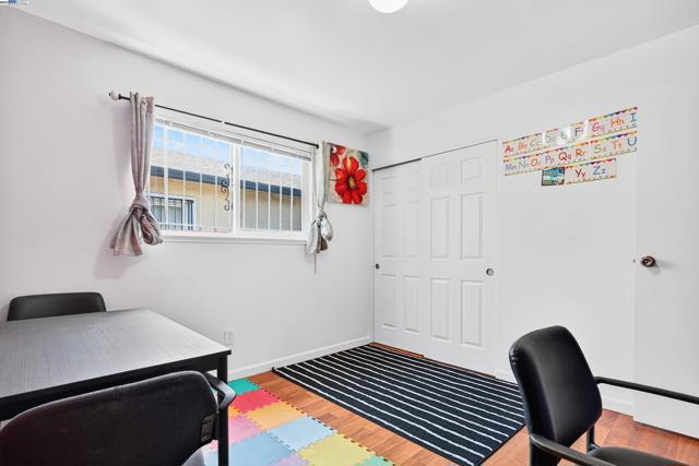 4300 Berk Ave, Richmond CA: https://media.crmls.org/mediaz/71e4d009-178c-4156-8f8f-8aeb24543c06.jpg