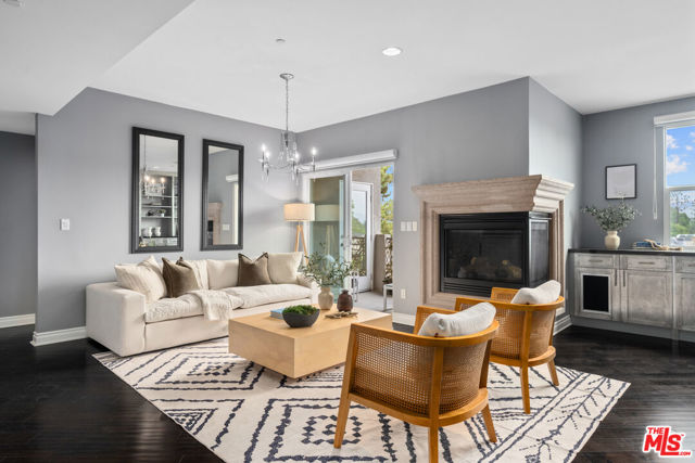 4424 Whitsett Avenue, Studio City CA: https://media.crmls.org/mediaz/71e4fa3c-15a4-4230-8bc4-be586c516475.jpg