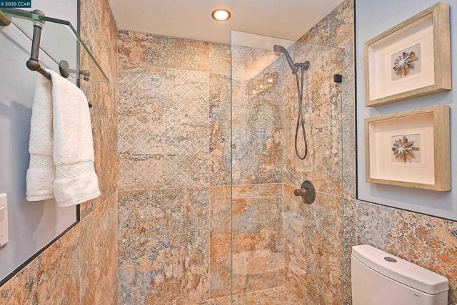 3434 Tice Creek Dr, Walnut Creek CA: https://media.crmls.org/mediaz/71e50b26-70a0-4871-90a4-57acd44e42f2.jpg
