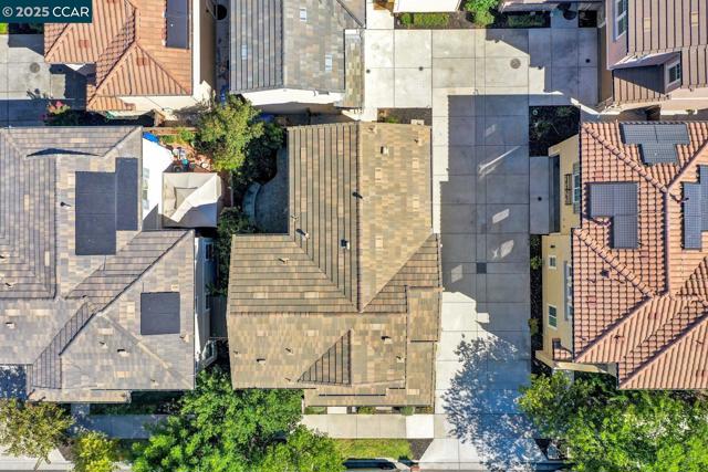 330 Pacifica Dr, Brentwood CA: https://media.crmls.org/mediaz/71e536d7-76cf-4d0c-bc9f-c2efd38bb614.jpg