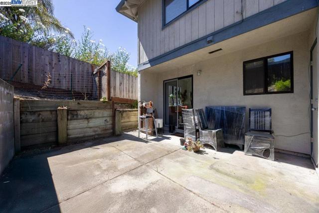 21000 Ocean View Dr, Hayward CA: https://media.crmls.org/mediaz/71e5b8ee-adaf-4383-ab9c-86f8b484ec87.jpg