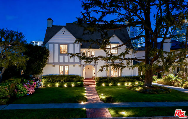 10736 Le Conte Avenue, Los Angeles CA: https://media.crmls.org/mediaz/71e5b9b0-abd5-4ad3-bebc-2d149dda3cc2.jpg