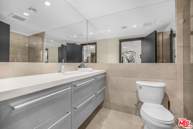 2501 Zorada Drive, Los Angeles CA: https://media.crmls.org/mediaz/71e63635-0d4f-4c14-8e68-01d6b6300953.jpg