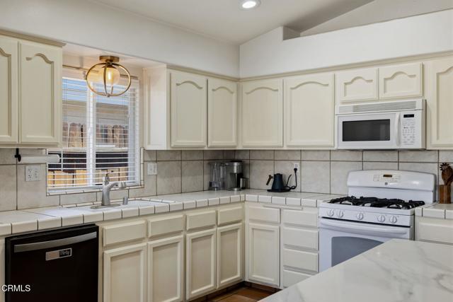 Detail Gallery Image 15 of 49 For 12614 Grand Teton Dr, Bakersfield,  CA 93312 - 4 Beds | 3 Baths