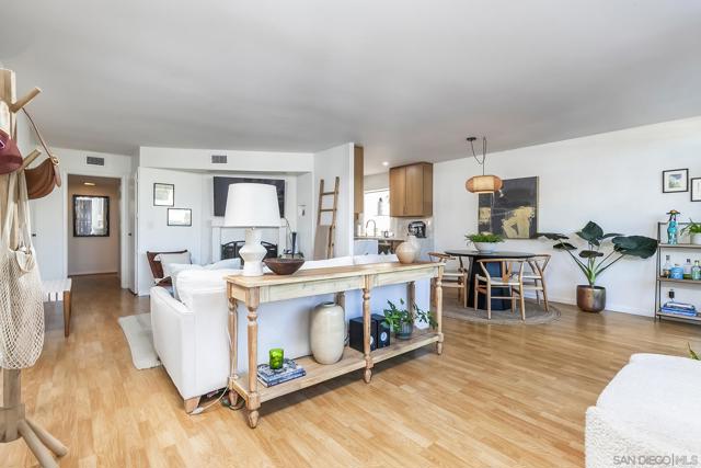 3845 Groton St, San Diego CA: https://media.crmls.org/mediaz/71e69a6a-df9c-4999-a4e0-a22a4bb51820.jpg