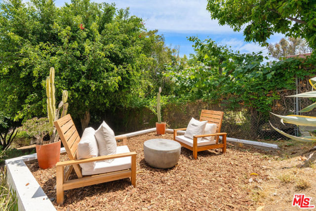 2004 Vine Street, Los Angeles CA: https://media.crmls.org/mediaz/71e8289d-158f-4c81-93cf-64713bfcd5e2.jpg