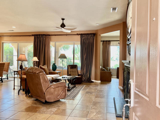 81562 Camino Los Milagros, Indio CA: https://media.crmls.org/mediaz/71e8621c-a3ef-45cb-89dc-b6eb3662b0fa.jpg