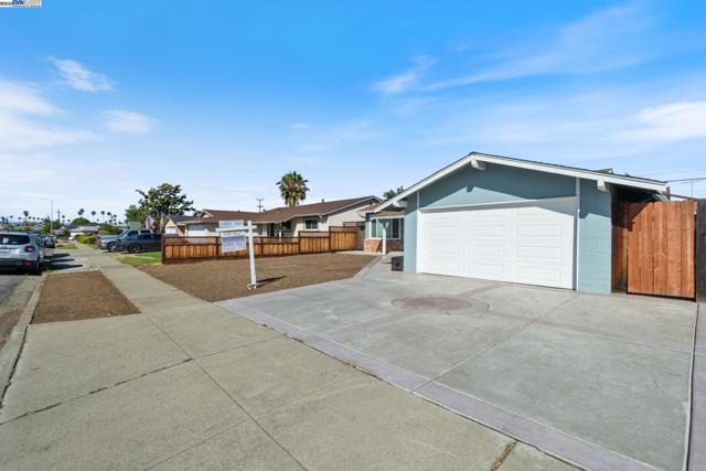 4643 sloan, Fremont CA: https://media.crmls.org/mediaz/71e9ab37-d288-4761-89d2-46cf5e178b64.jpg