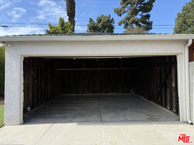 11293 Brookhaven Avenue, Los Angeles CA: https://media.crmls.org/mediaz/71ea6495-5c63-422f-bc1e-ef8802986b90.jpg