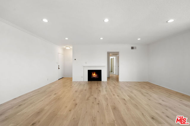 222 7th Street, Santa Monica CA: https://media.crmls.org/mediaz/71ea8ca2-944e-4a29-a913-76c037f88de3.jpg