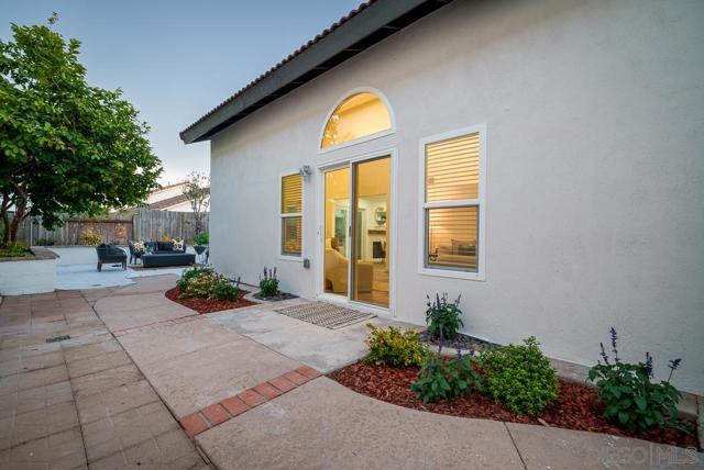11289 Silver Buckle Way, San Diego CA: https://media.crmls.org/mediaz/71eaeedf-0d6b-40d4-8768-4e2d1a9d3997.jpg