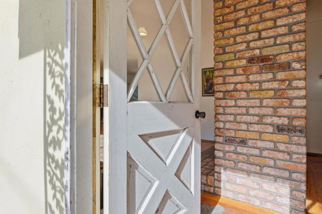 3915 Kingridge Drive, San Mateo CA: https://media.crmls.org/mediaz/71eb60b7-88ad-453c-b33a-f486bb1e19f3.jpg