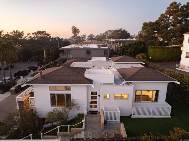 Detail Gallery Image 7 of 36 For 611 Stratford Ct, Del Mar,  CA 92014 - 2 Beds | 3/1 Baths