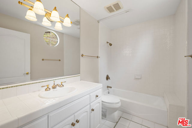 2046 Palisades Drive, Pacific Palisades CA: https://media.crmls.org/mediaz/71ebc4d1-abd6-49f3-8e5a-f174d27a8186.jpg