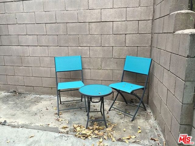 834 Laguna Avenue, Los Angeles CA: https://media.crmls.org/mediaz/71ebd39a-ecee-473a-9c74-f54edcfaf569.jpg