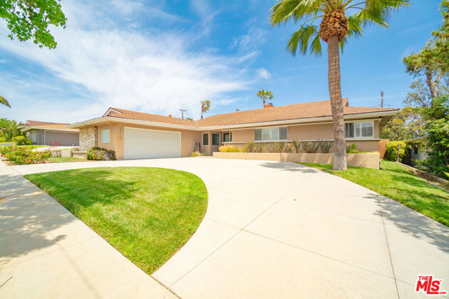 5210 S Corning Avenue, Los Angeles CA: https://media.crmls.org/mediaz/71ec0290-5e41-4189-8250-386997e9246c.jpg