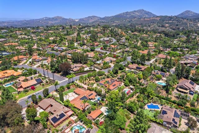 13627 Poway Springs Rd, Poway CA: https://media.crmls.org/mediaz/71ec24d6-d1a2-4218-9117-4d8dcf662ab7.jpg
