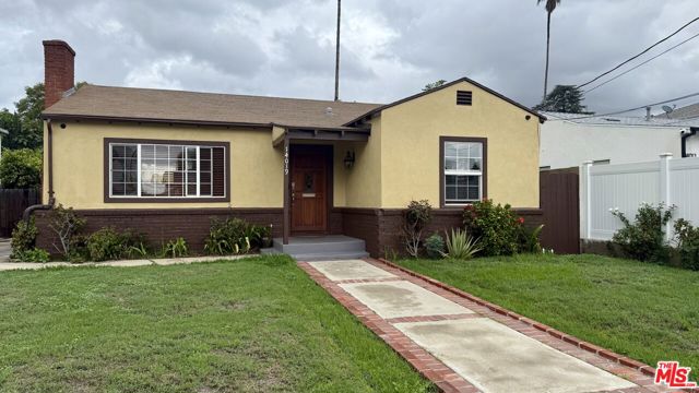 14019 Bessemer Street, Van Nuys CA: https://media.crmls.org/mediaz/71eceeab-95ee-4210-a5a1-5bffc1930f0a.jpg