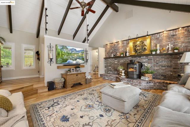 20581 Gerber Rd, Tuolumne CA: https://media.crmls.org/mediaz/71ed8f3b-bece-48bc-a595-74319719cdb6.jpg