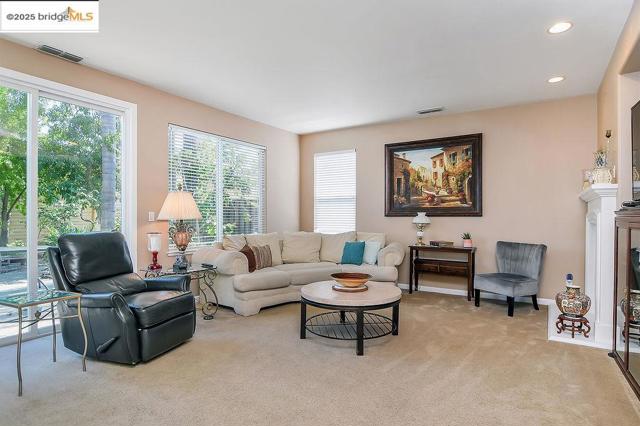 4746 Mammouth Lane, Oakley CA: https://media.crmls.org/mediaz/71ee77a0-63d2-4438-b557-9fb1f8619d30.jpg