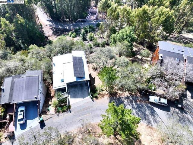 7590 Skyline Blvd, Oakland CA: https://media.crmls.org/mediaz/71ef7bba-eb07-4a43-9d6c-697146284eee.jpg