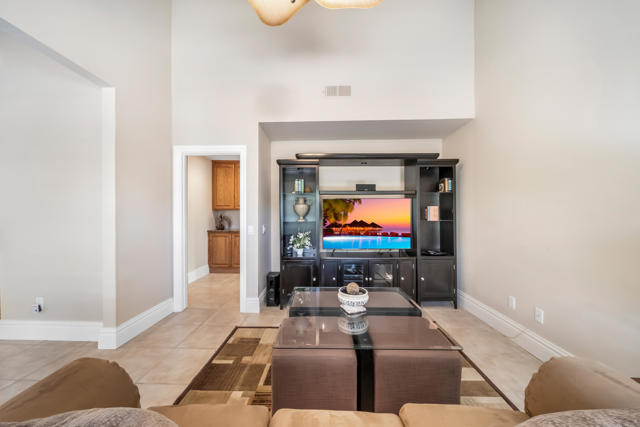 43512 Via Magellan Drive, Palm Desert CA: https://media.crmls.org/mediaz/71efa029-4e26-4067-9fb5-d58b49fa08d7.jpg
