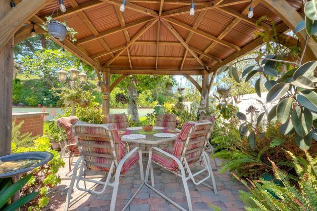 904 Robinwood Drive, Oceanside CA: https://media.crmls.org/mediaz/71efa697-f2f3-478b-820c-92b9bc528a77.jpg