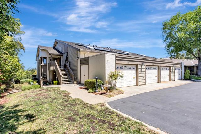 8463 Traminer Court, San Jose CA: https://media.crmls.org/mediaz/71efecfd-5ebd-4f52-8a86-d63eda13e581.jpg