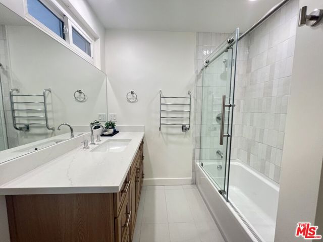 251 Monte Grigio Drive, Pacific Palisades CA: https://media.crmls.org/mediaz/71f04d92-3727-4e83-9bd0-31a78838bec5.jpg