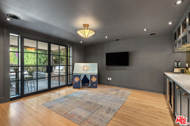 1421 Edgecliffe Drive, Los Angeles CA: https://media.crmls.org/mediaz/71f094a5-9827-4897-86b7-9818c99c82a3.jpg