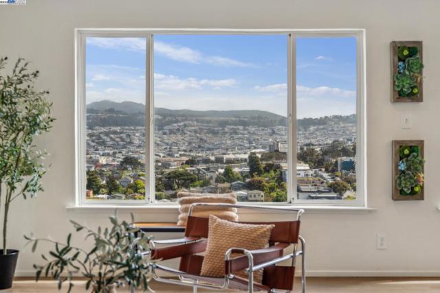 471 JOOST AVENUE, San Francisco CA: https://media.crmls.org/mediaz/71f09698-9e71-4cb2-badf-be177c6d3bda.jpg