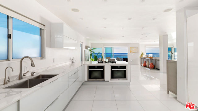 26050 Pacific Coast Highway, Malibu CA: https://media.crmls.org/mediaz/71f09eaf-40af-4e40-9e10-f89ac9586684.jpg