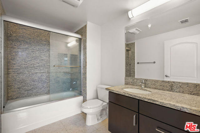 401 N Serrano Avenue, Los Angeles CA: https://media.crmls.org/mediaz/71f0c9c9-53fd-4d66-8f03-79555011a1ba.jpg