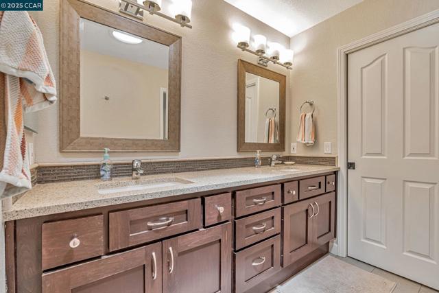 130 Samoa Ct, San Ramon CA: https://media.crmls.org/mediaz/71f0cf40-348c-462d-bd4a-660ed30bcc78.jpg