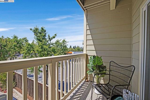 200 Valletta Ln, Pleasanton CA: https://media.crmls.org/mediaz/71f18f57-cf51-41ca-98a4-a60693bc8079.jpg