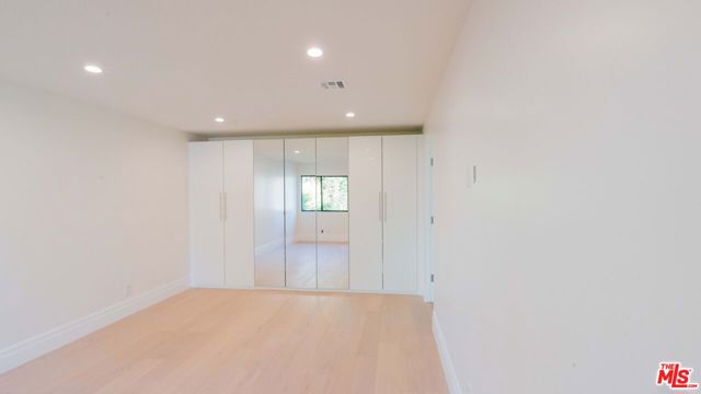 10520 Ashton Avenue, Los Angeles CA: https://media.crmls.org/mediaz/71f19c0a-4232-494e-bf01-353fda5d443b.jpg