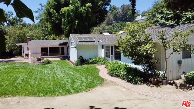 1754 Mandeville Canyon Road, Los Angeles CA: https://media.crmls.org/mediaz/71f2aa16-8947-48f1-83ea-8acac5bd3612.jpg