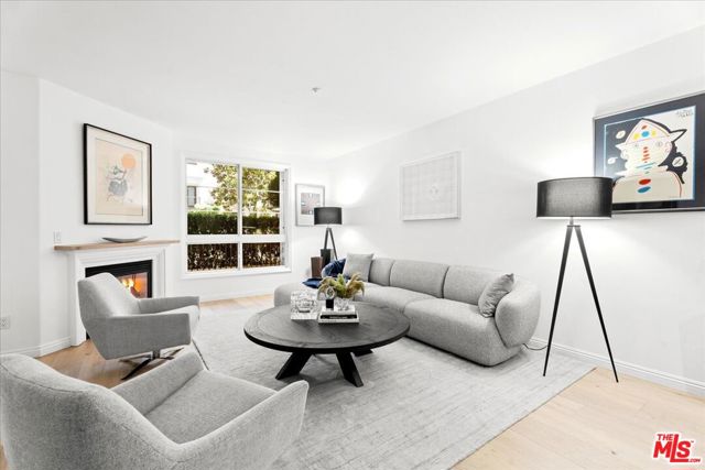 13031 Villosa Place, Playa Vista CA: https://media.crmls.org/mediaz/71f2b1d0-c0b7-43fb-974e-725cec8a47c9.jpg