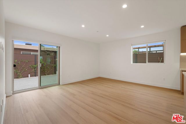5530 1/2 Sunnyslope Avenue, Sherman Oaks CA: https://media.crmls.org/mediaz/71f2d785-619a-4107-816b-9ebee0d11428.jpg