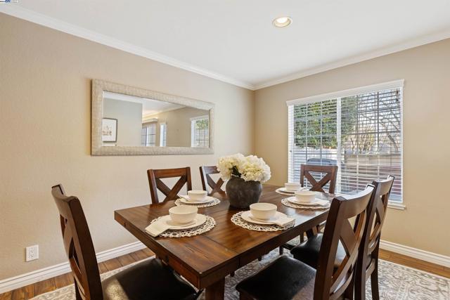 5409 Cameo Ct, Pleasanton CA: https://media.crmls.org/mediaz/71f2e157-cd87-4d89-8059-045b60d3c71e.jpg