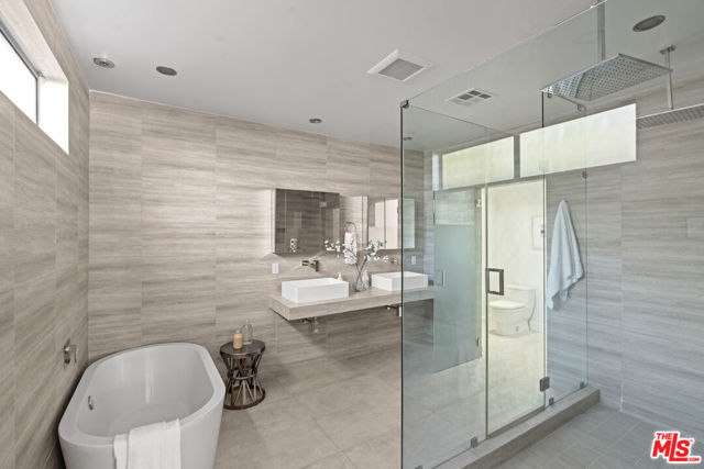 7470 Woodrow Wilson Drive, Los Angeles CA: https://media.crmls.org/mediaz/71f2fc39-c583-447e-9783-f69bce91a103.jpg