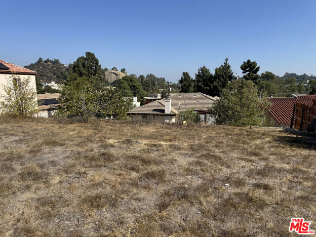 1137 Eagle Vista Drive, Los Angeles CA: https://media.crmls.org/mediaz/71f356bf-82e8-493d-93cc-031d7c141241.jpg