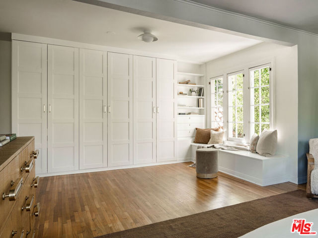 131 S Arden Boulevard, Los Angeles CA: https://media.crmls.org/mediaz/71f40c2e-2cf1-4ba2-90d7-19f0190fbb3e.jpg