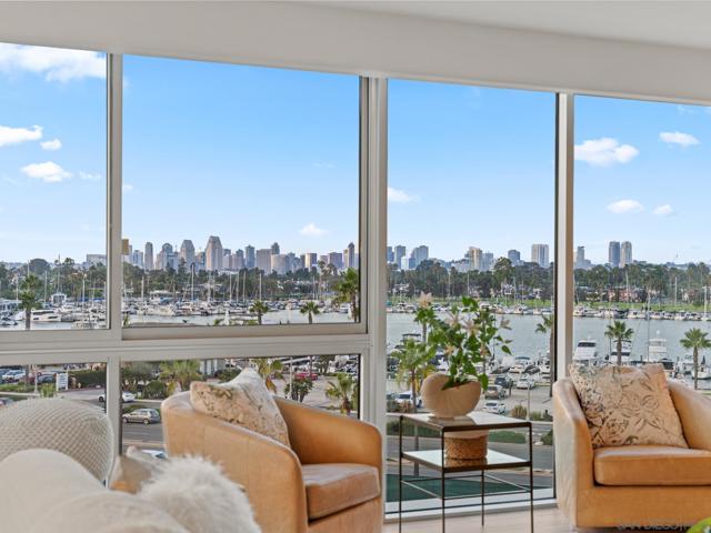 1750 Avenida Del Mundo, Coronado CA: https://media.crmls.org/mediaz/71f4cdc7-c3b1-4842-8587-b9848a90e6d8.jpg