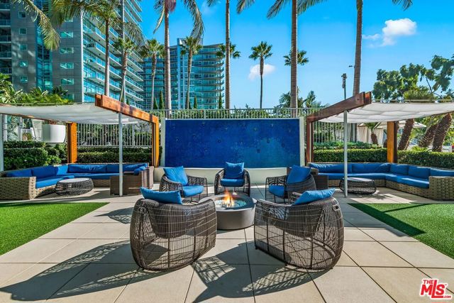 13700 MARINA POINTE Drive, Marina del Rey CA: https://media.crmls.org/mediaz/71f4e99c-c7a9-4c00-b7cf-663c511052e3.jpg