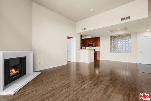 10275 Missouri Avenue, Los Angeles CA: https://media.crmls.org/mediaz/71f4f2f9-e2d7-4e33-9268-0a75bd9ee2e6.jpg