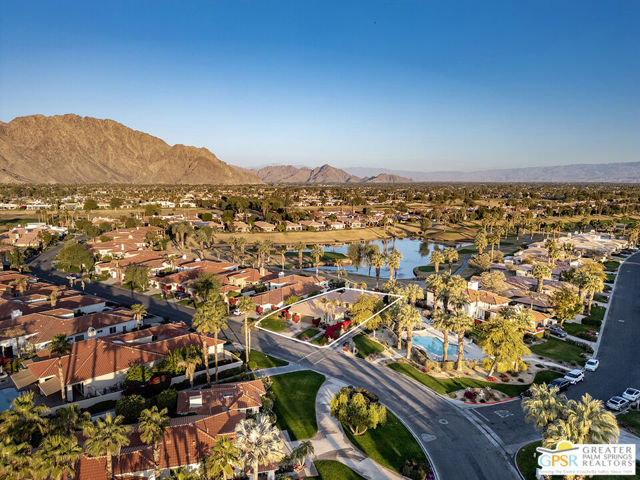 55586 Southern, La Quinta CA: https://media.crmls.org/mediaz/71f52d97-f7c6-4d55-85a1-9b94b8f71350.jpg