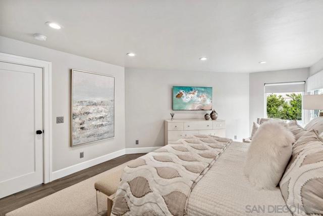 12 Mardi Gras Rd, Coronado CA: https://media.crmls.org/mediaz/71f63f8c-4292-4146-81c4-0beea9c4fe4c.jpg